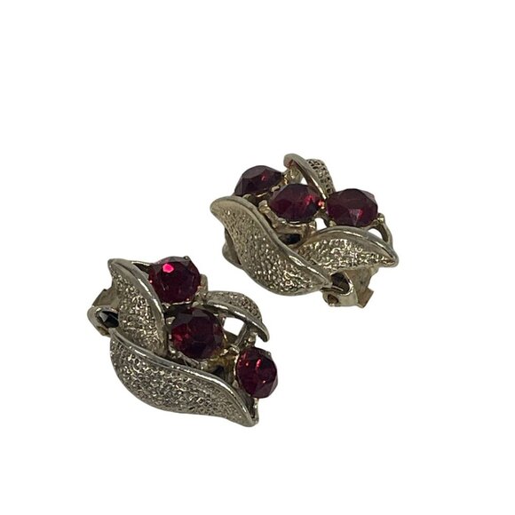 Vintage Gold-Tone Floral Brooch & Clip-On Earrings Set With Red Rhinestones - Picture 4 of 6